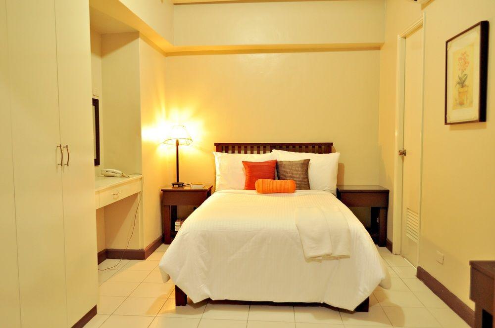 Oyo 103 Artina Suites Hotel Makati City Zewnętrze zdjęcie