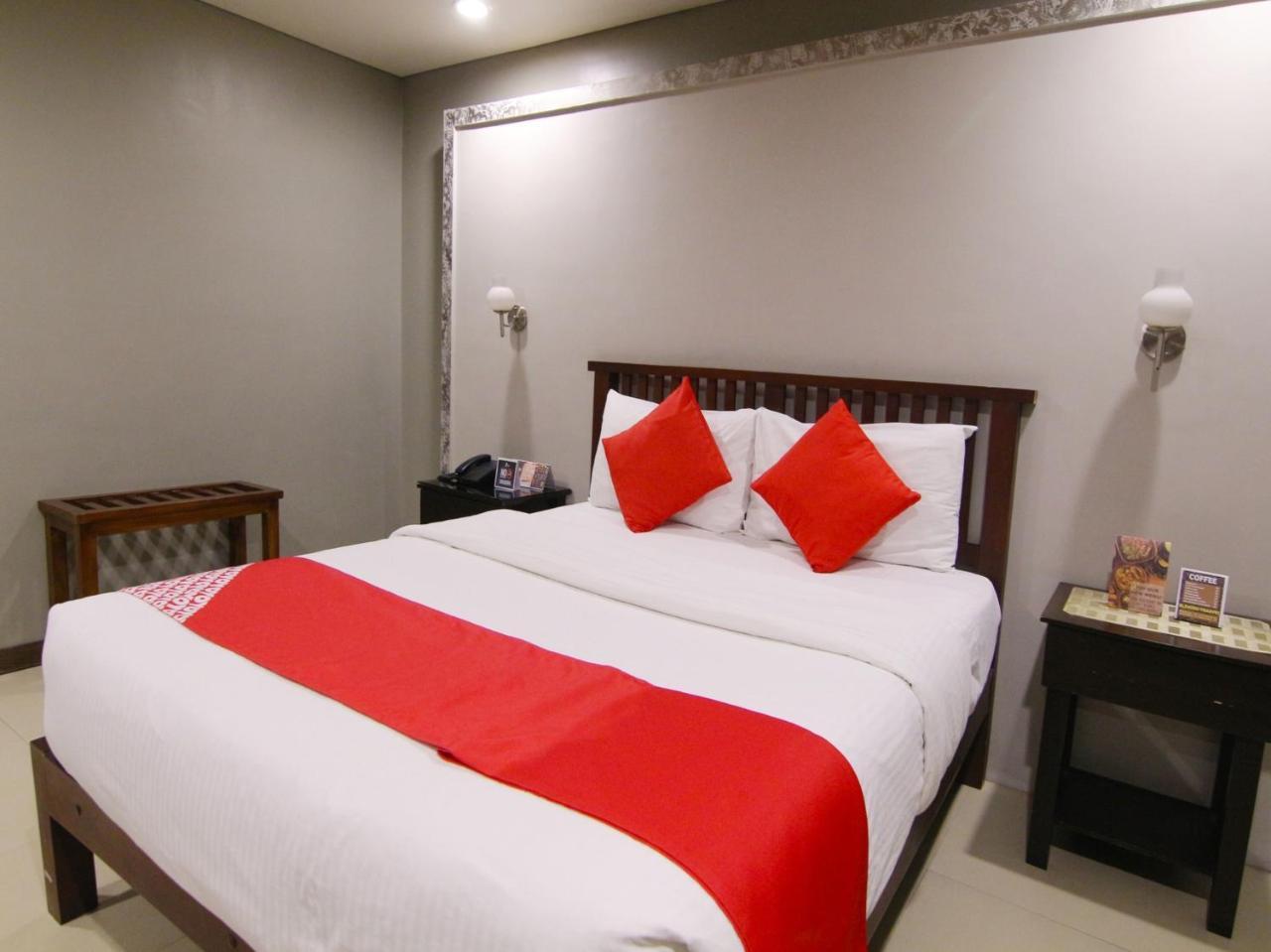 Oyo 103 Artina Suites Hotel Makati City Zewnętrze zdjęcie