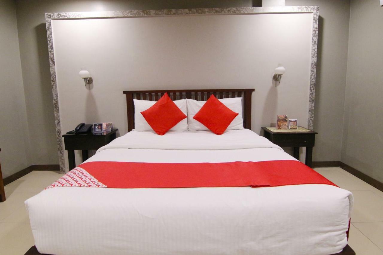 Oyo 103 Artina Suites Hotel Makati City Zewnętrze zdjęcie