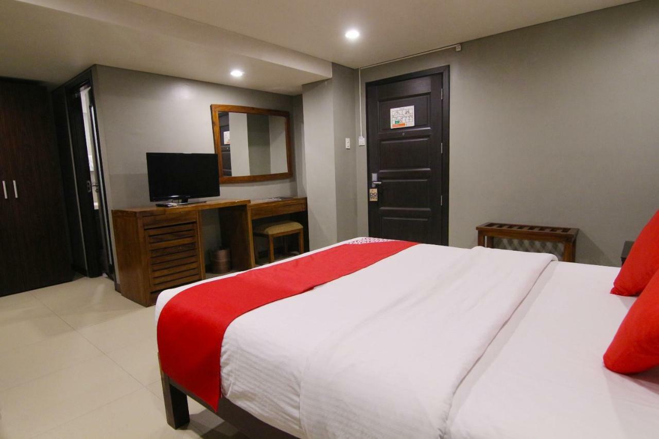 Oyo 103 Artina Suites Hotel Makati City Zewnętrze zdjęcie