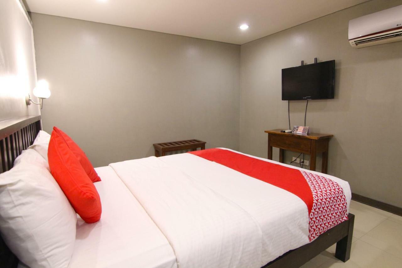 Oyo 103 Artina Suites Hotel Makati City Zewnętrze zdjęcie
