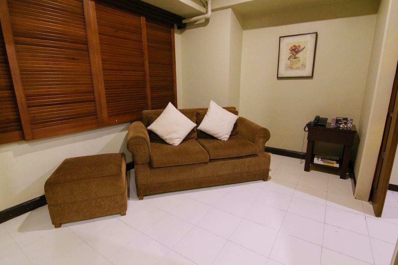 Oyo 103 Artina Suites Hotel Makati City Zewnętrze zdjęcie